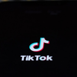 TikTok kažnjen zbog štetnog sadržaja koji je preporučivan maloletnim korisnicima